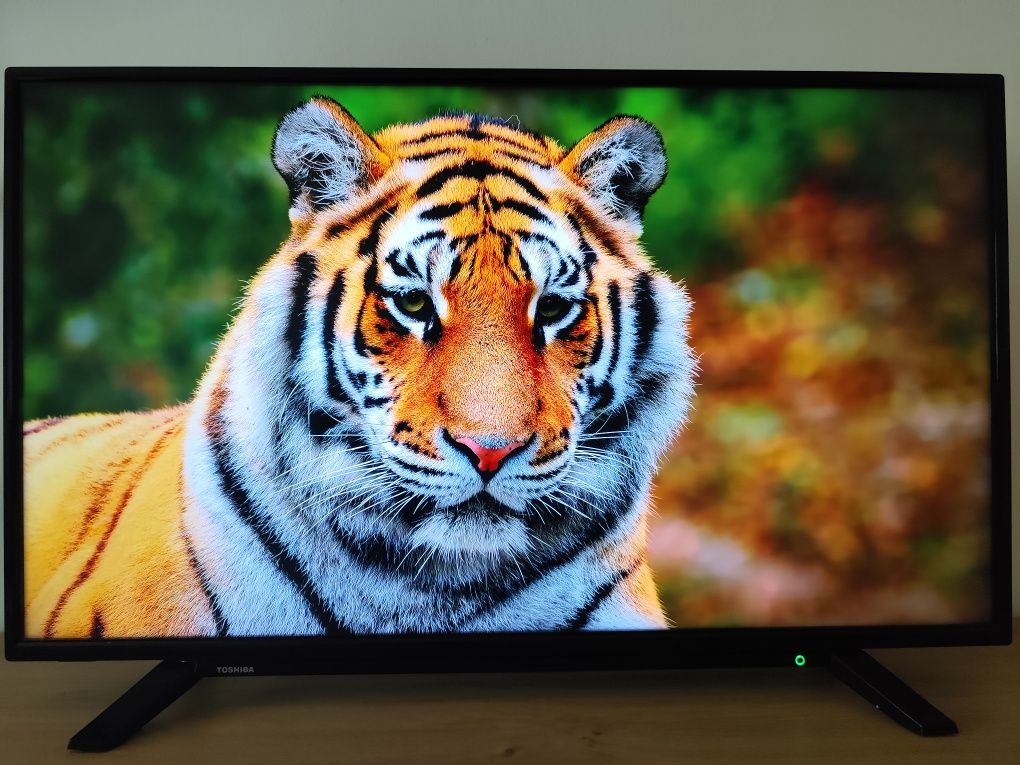 Tv smart Toshiba 108cm diagonala