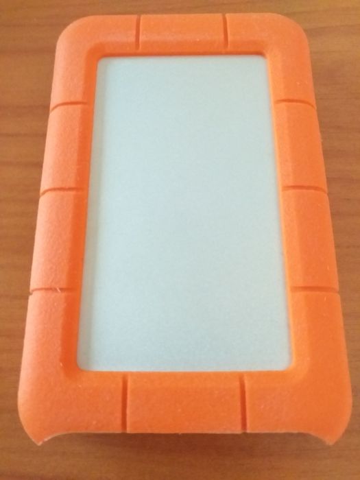 Vând hard disk extern LaCie de 2 TB