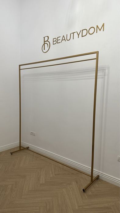 Stender haine auriu 2.1m H x 2m L