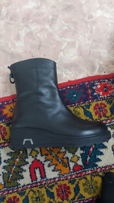 Продаю зимние сапоги новые Турция