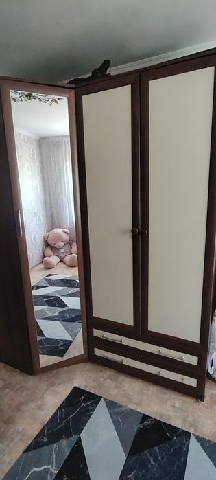 Продам угловой шкаф