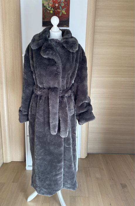 Palton pufos si călduros din colecția LINE OF OSLO