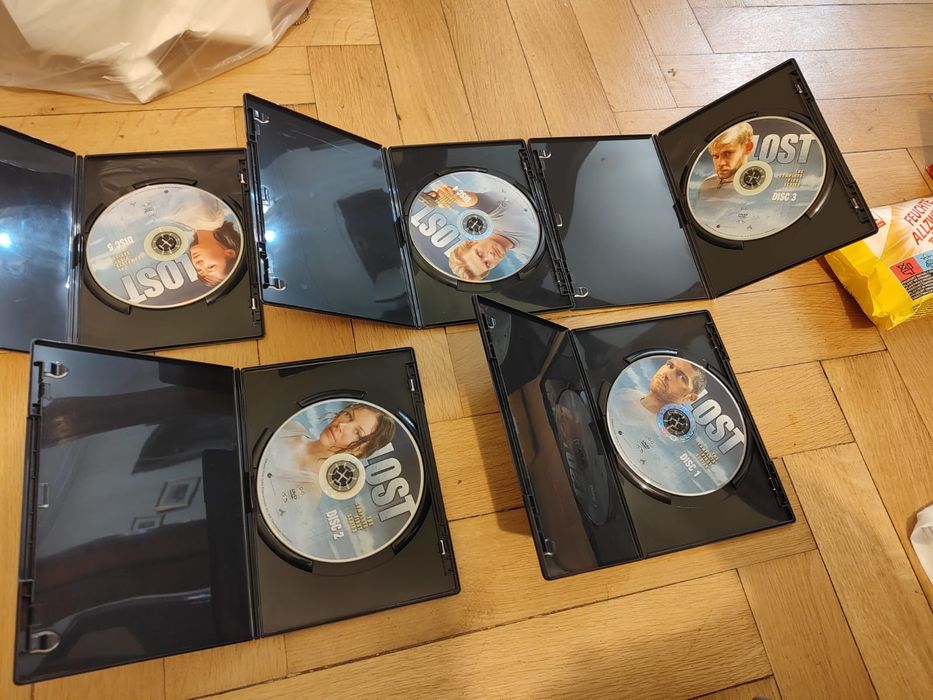 Vând dvd uri Naufragiații/Lost