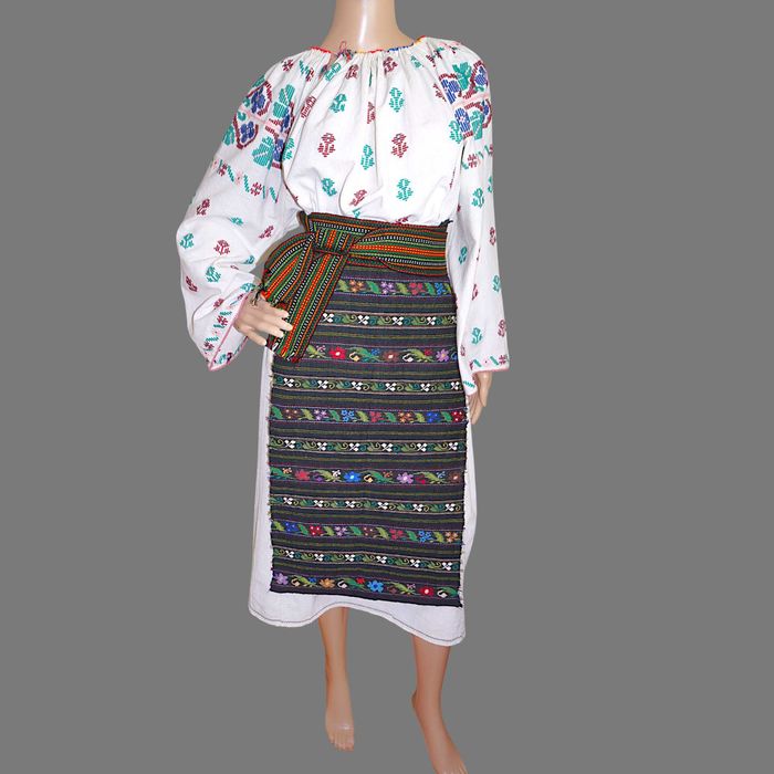 Costum popular autentic vechi , port popular oltenesc L-XL