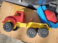 Стара детска играчка камион