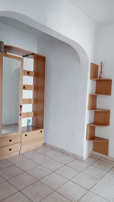 Închiriez apartament 3 camere