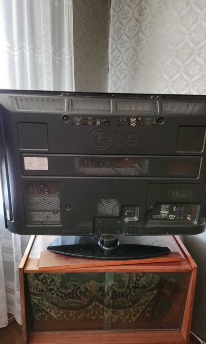 Televizor LG diagonala 106 cm