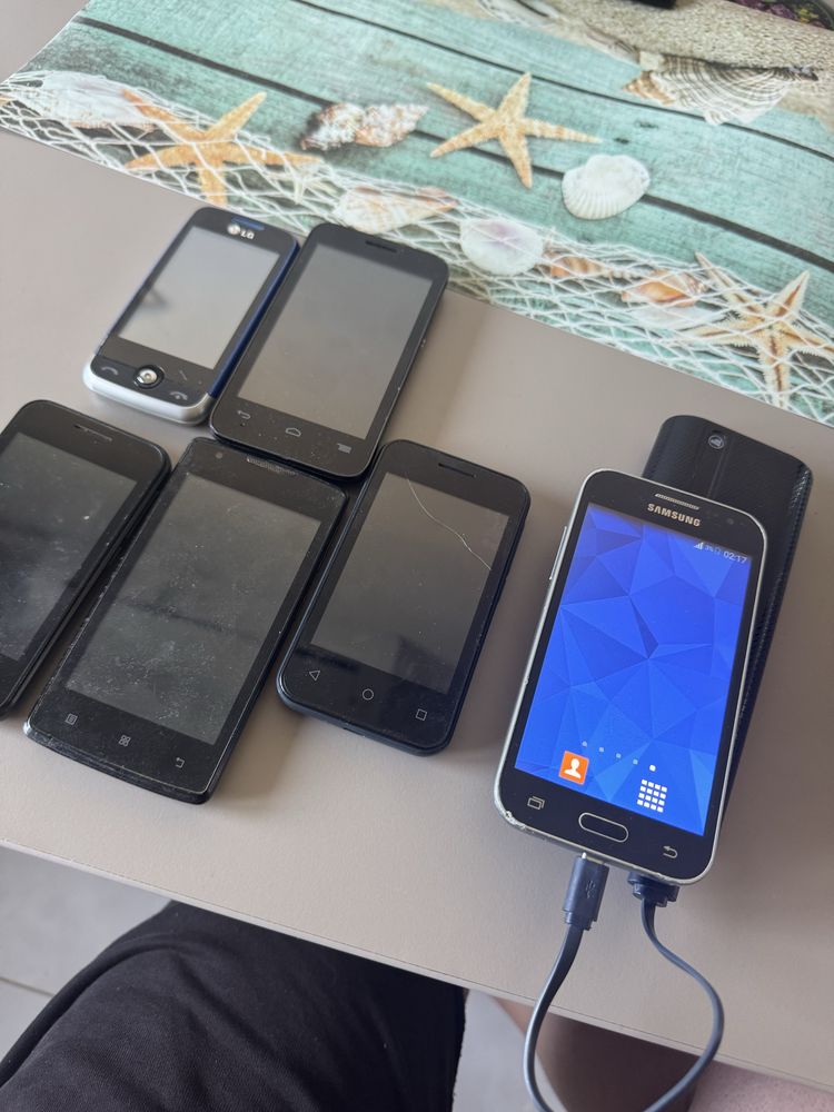 Vand Telefoane functionale! se vand doar toate la Lot!