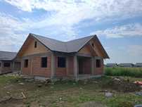 Vând casa la rosu Hemeius