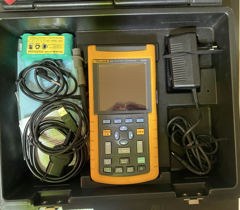 Vand osciloscop Fluke 123