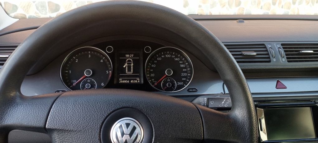 Vând Volkswagen Passat B6 an 2010 140CP