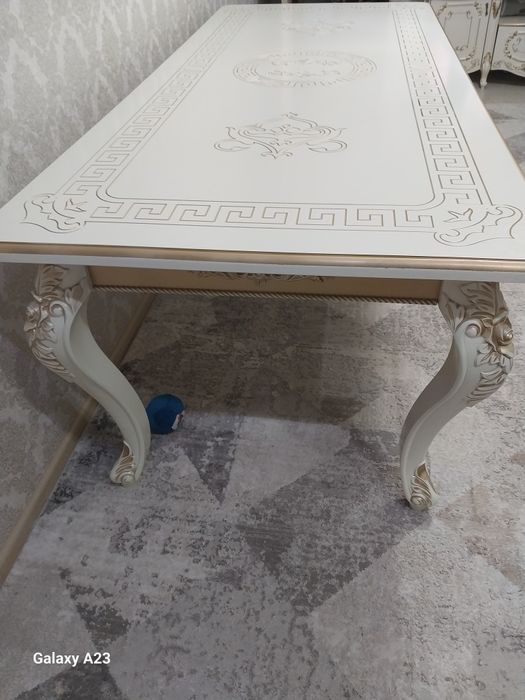 Продам стол версачи