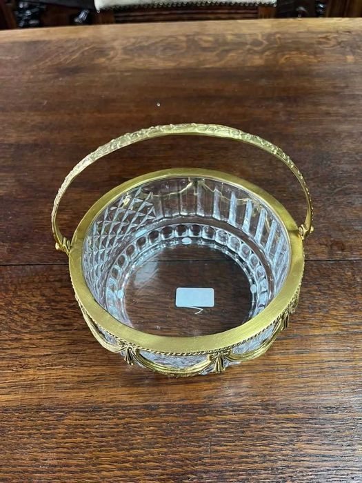 Cosulet ( bomboniera-fructieră) din cristal și bronz
