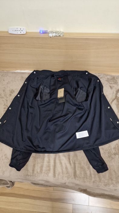 Jacheta Jordan Essentials Neagra – S, Noua cu Eticheta