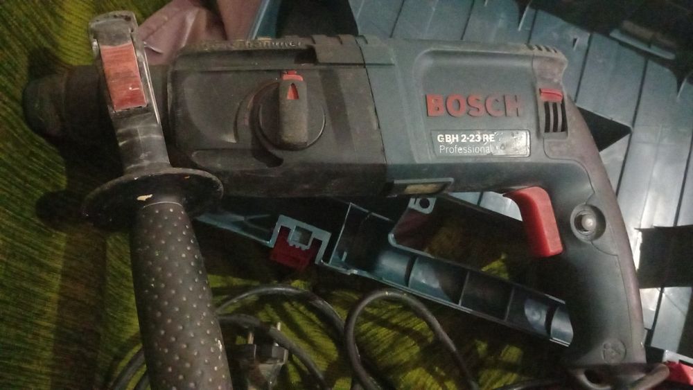 Vand bormasina boschGBH 2-23 RE m ai multe detalii la tel