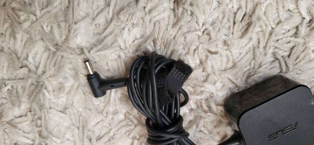 ASUS Incarcator 19V-2.37A adaptor fuctional