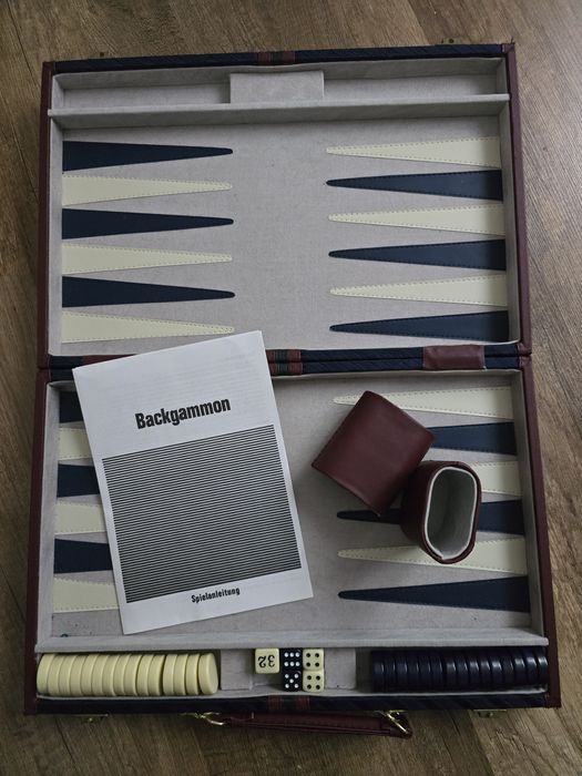 Joc table în diplomat