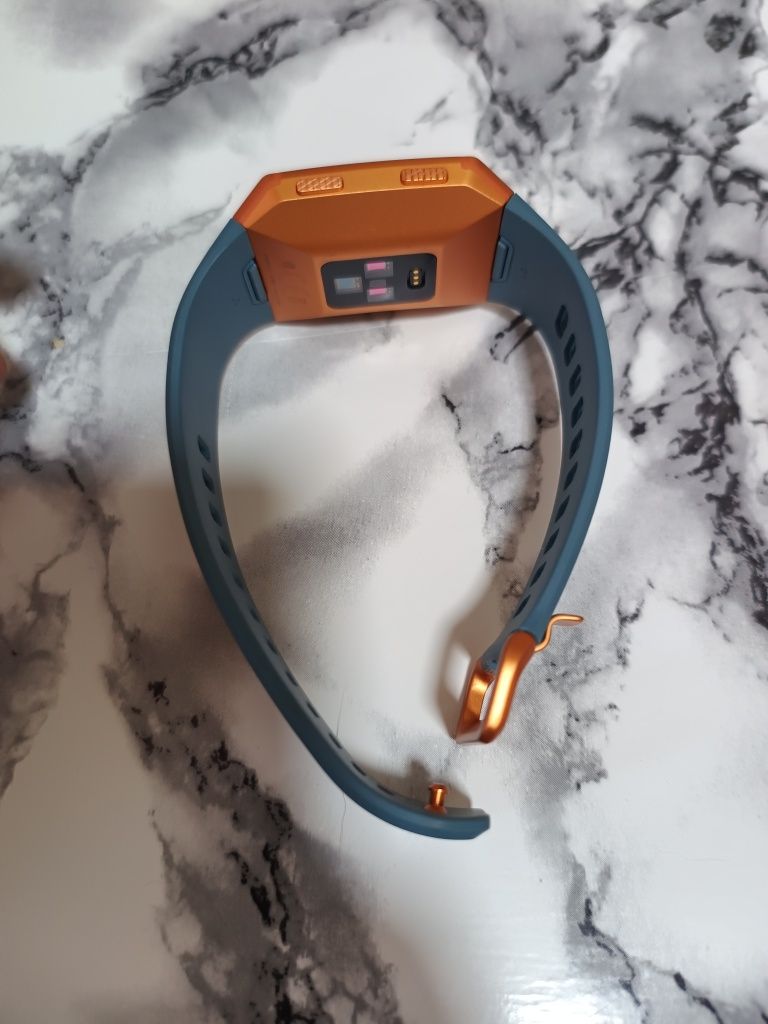 Fitbit Ionic  ca și nou