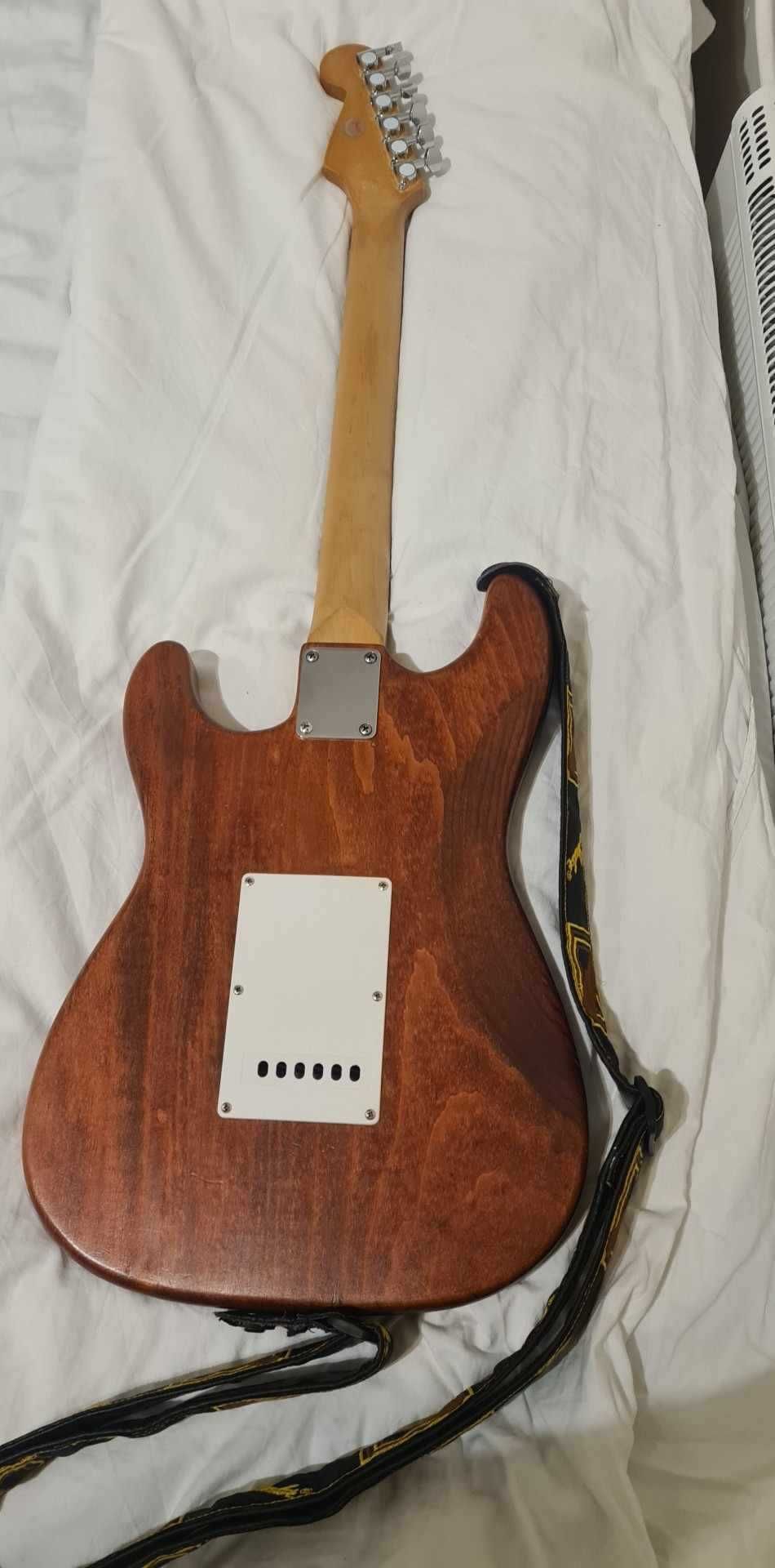 Китара Squier Strat by Fender персонализирана