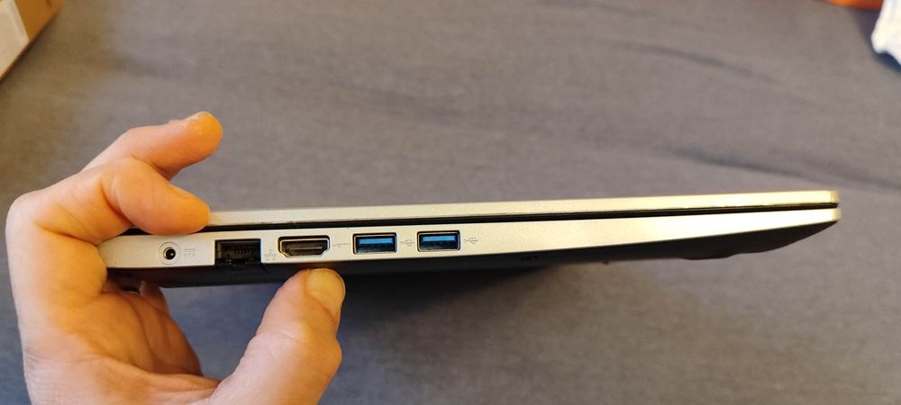 Laptop Acer Aspire 3 A315-23 cu procesor AMD Ryzen™ 3 3250U