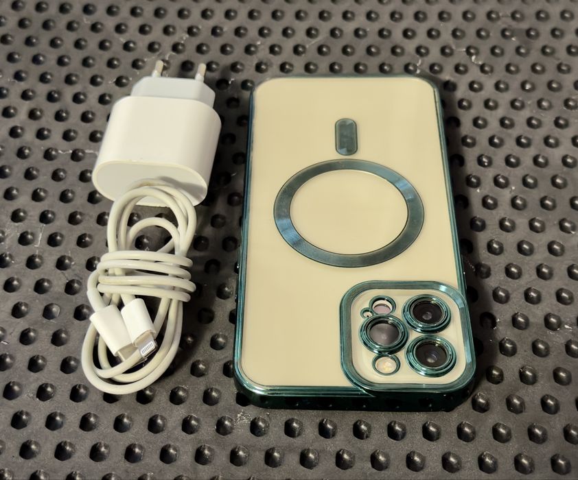 Iphone 12 PRO Max Gold + accesorii in stare bună