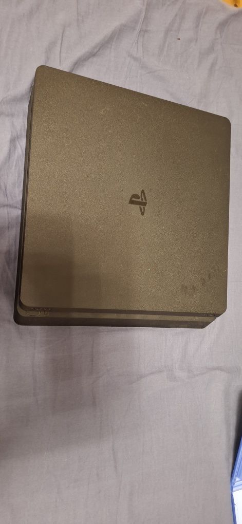 Ps4 slim+2 manete+2 jocuri 1 TB
