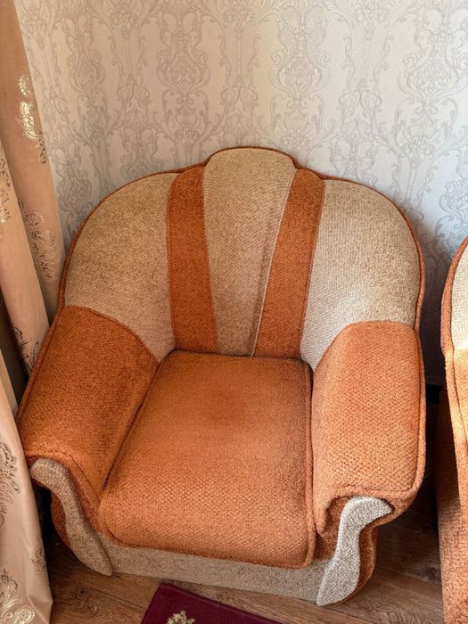 Продам диван с кресломи б/у