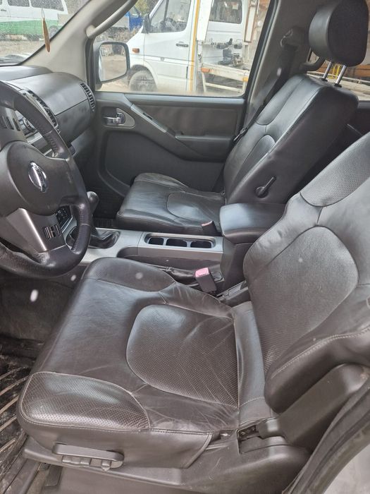 Vând Nissan pathfinder