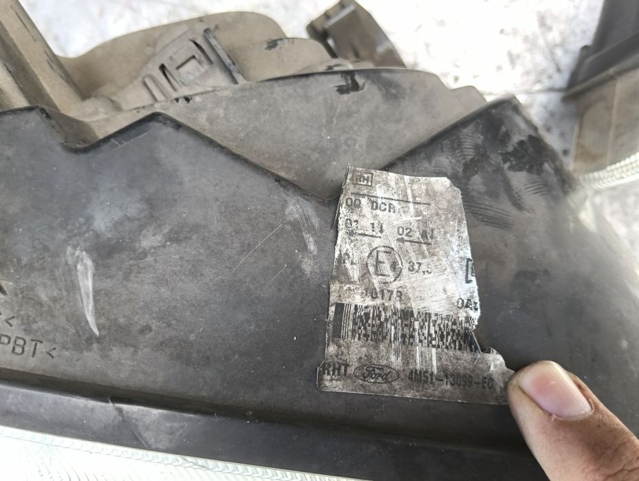 Faruri far stângă dreapta xenon Ford focus 2 europa