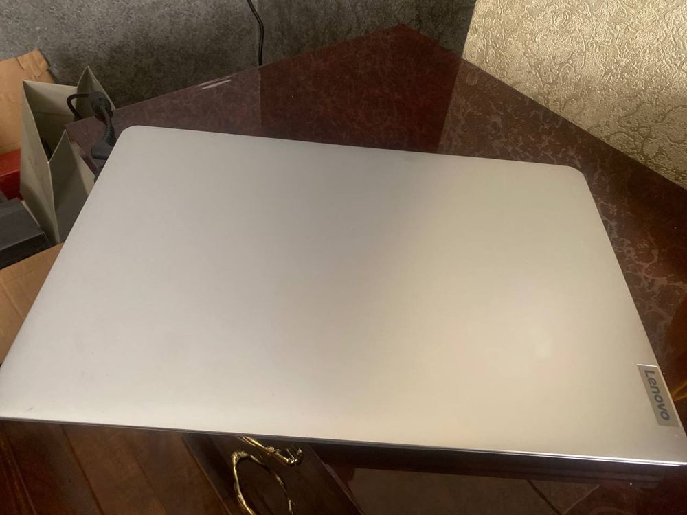 Lenavo inteli i3 ram4. 256 gb ssd