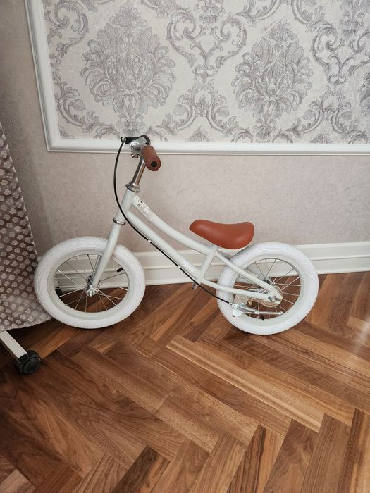 Продам беговел практически новый