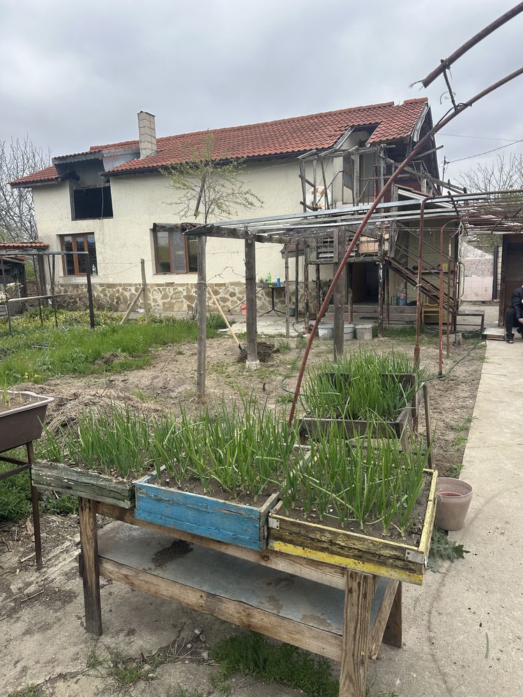 Продавам къща в с. Нова Камена