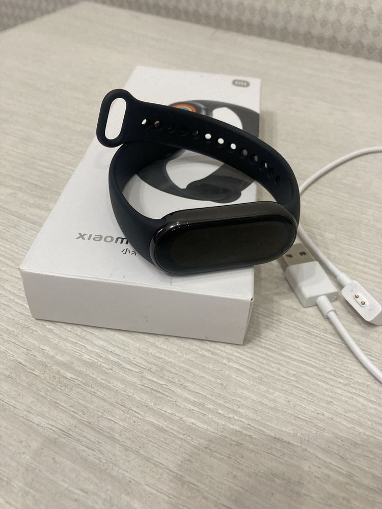 Срочно продается Xiaomi Mi band 8