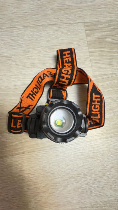 Фонарик с аккумуляторной батареей