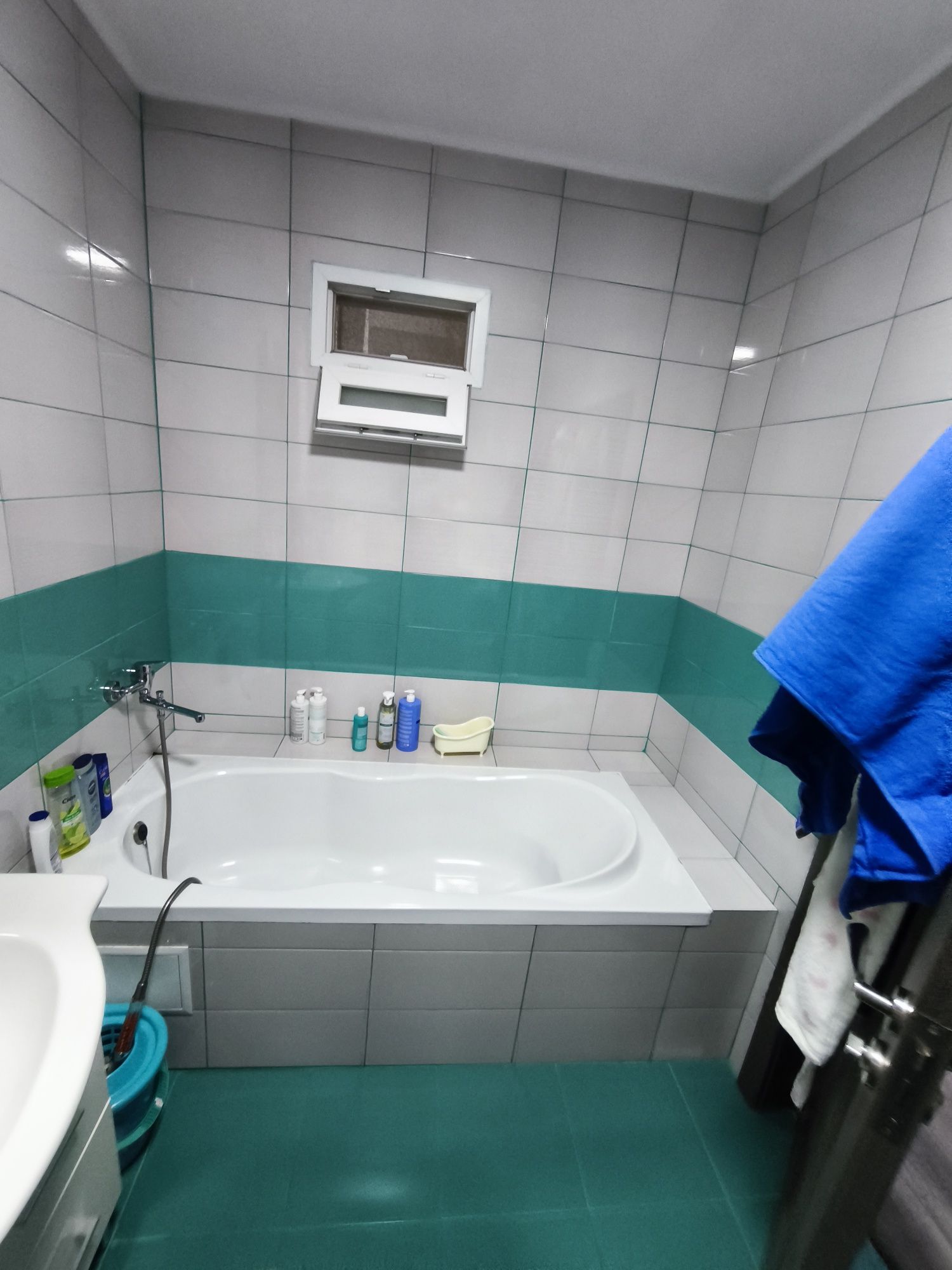 Vând apartament 3 camere, 84mp, cf1-decomandat, zona Trivale-campului