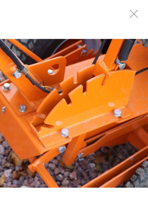 Masina de sapat santuri pt irigatii , cabluri , fundatii