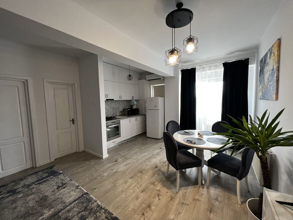 Apartament 3 camere de închiriat