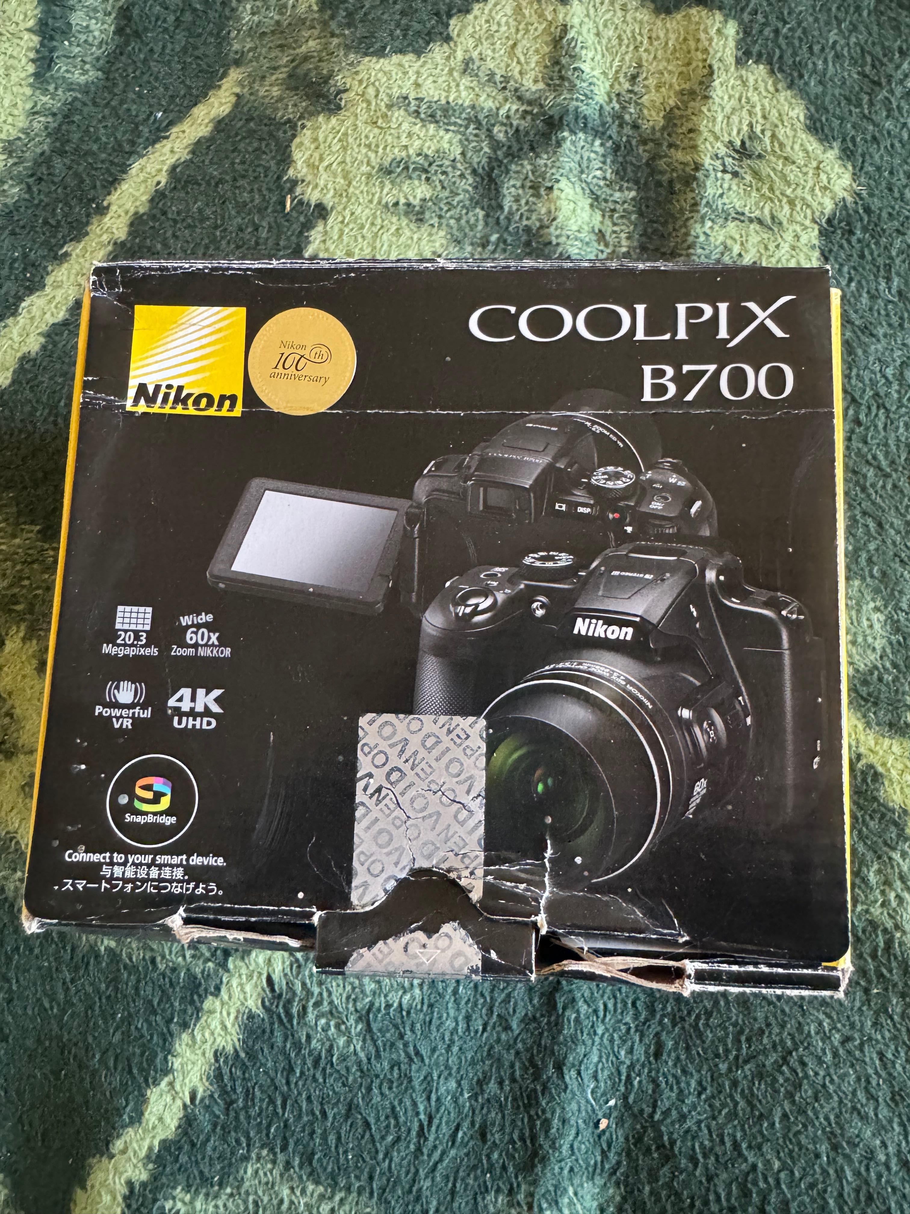 Nikon coolpix b700