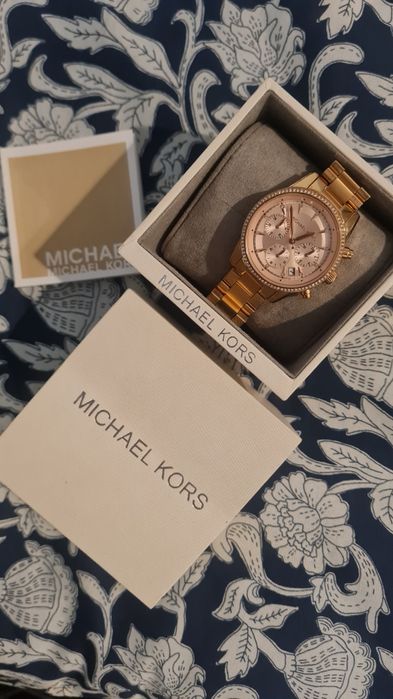 Vand ceas Fossil,Michael Kors si Geanta Valentino.