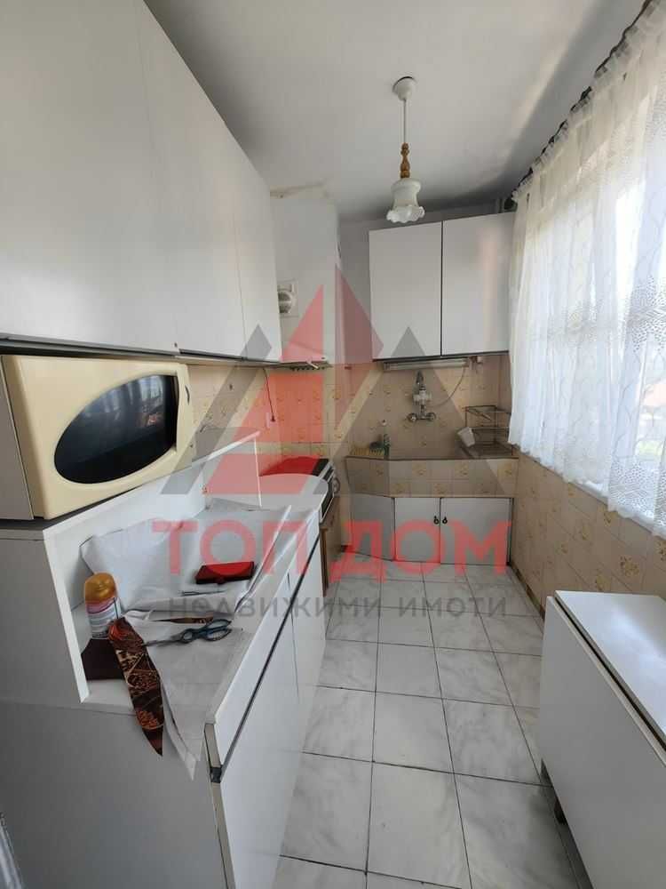 Тристаен! Левски! Пети етаж! Асансьор! Две спални! Код 74623