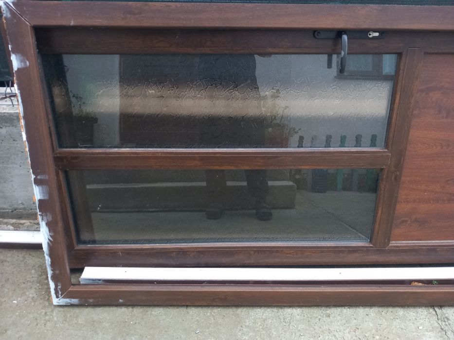 Usa termopan culoare Nuc.