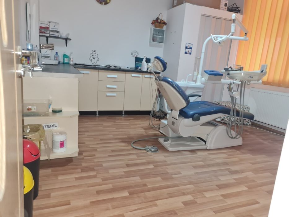 Vand cabinet stomatologic mobilat si utilat