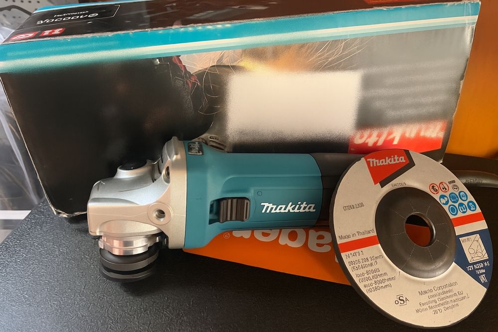 ЪГЛОШЛАЙФ MAKITA GA5030R 125 мм, 720 W