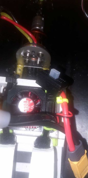 Продавам лодка за захранка