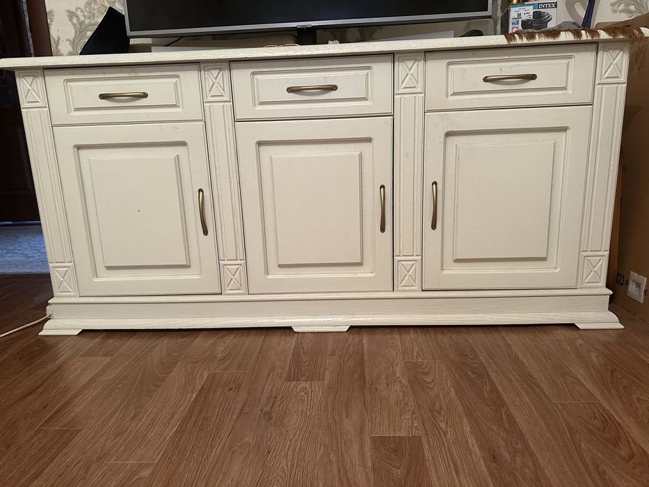 Продается комод. Дерево.