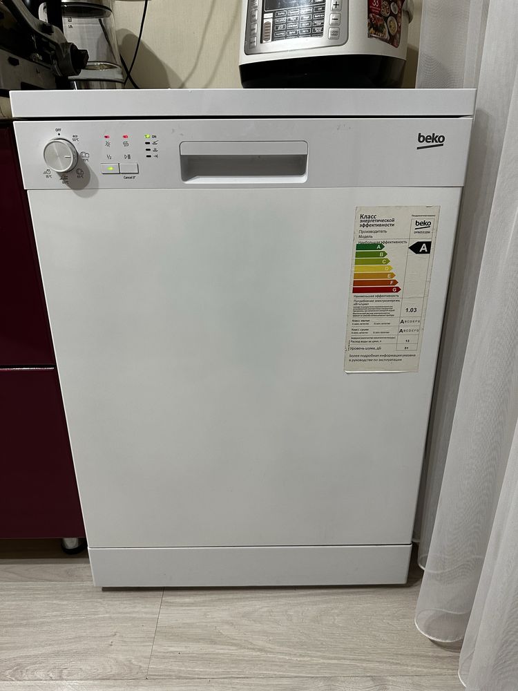 Посудамойка Beko DFNOS31OW