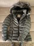 Geaca de iarna Moncler cu gluga detasabila, marime 0 (xs)