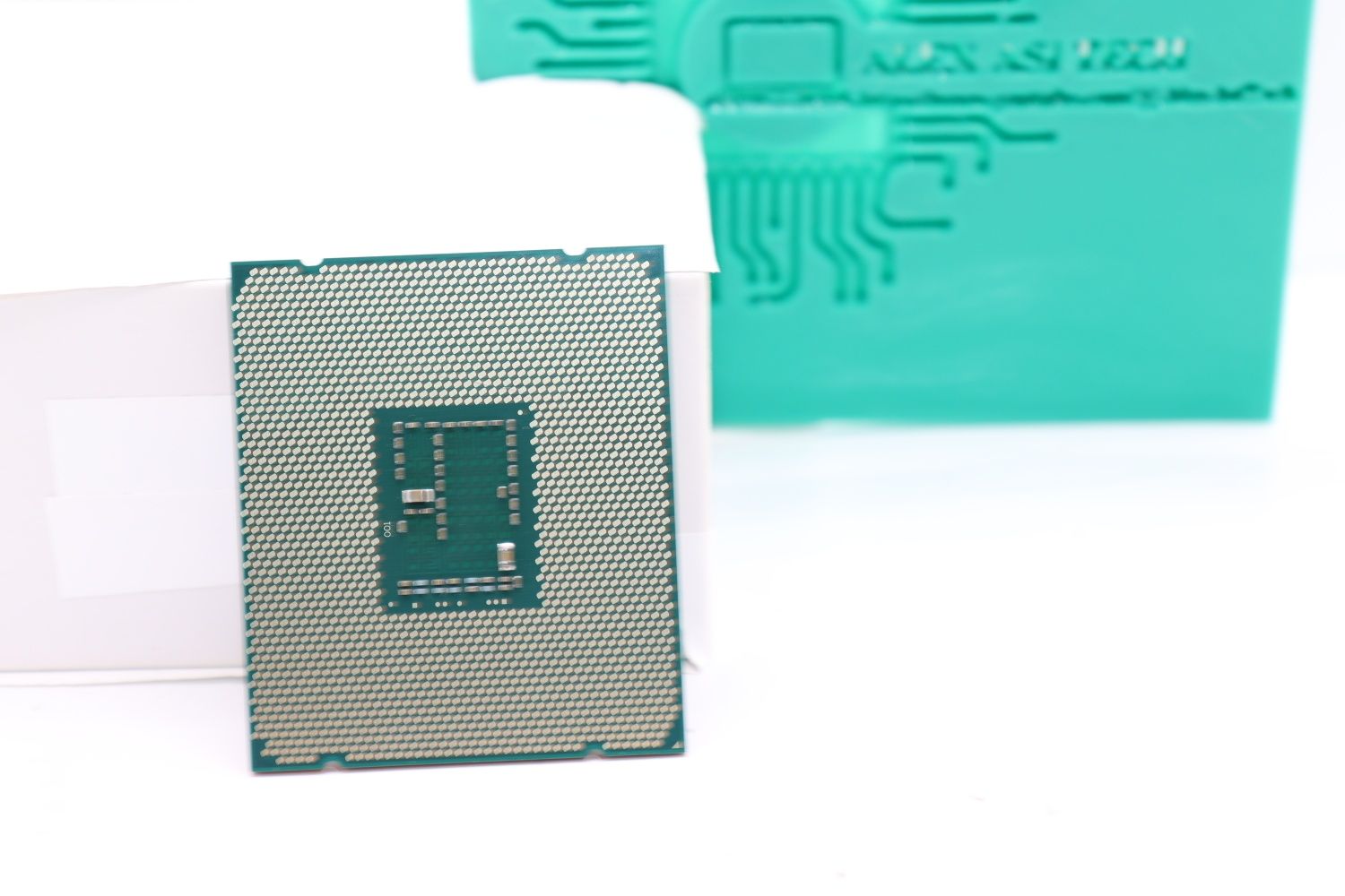 1 x Procesor Intel Xeon 12 Cores E5-2673 V3 2.4 GHz Skt 2011-3 DDR4