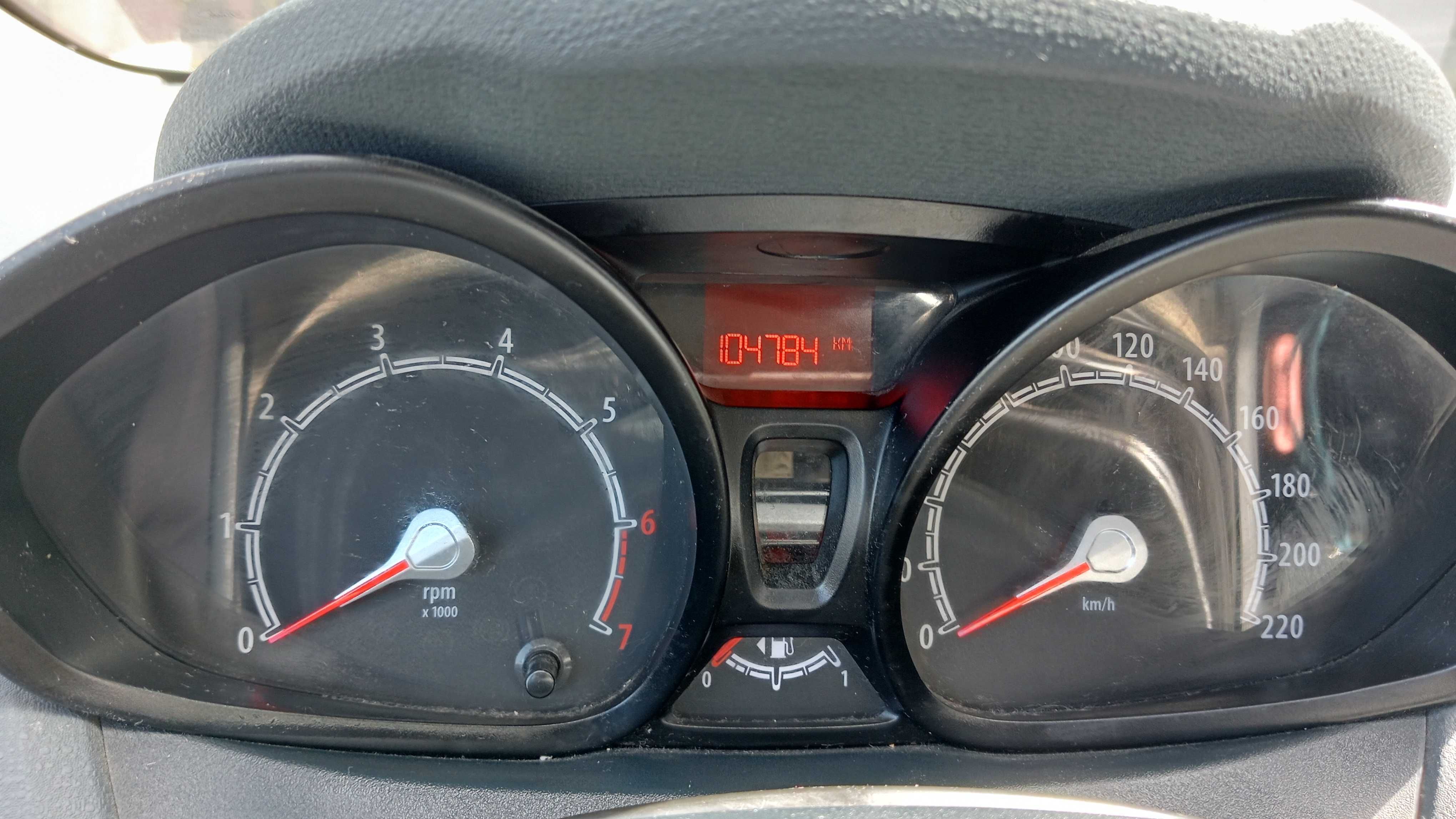 Vând Ford Fiesta, an 2012, km 104.000, motor benzina 1242