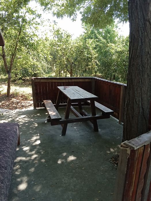 Vind loc de casa,1200mp cu construcție tip casa de vacanta